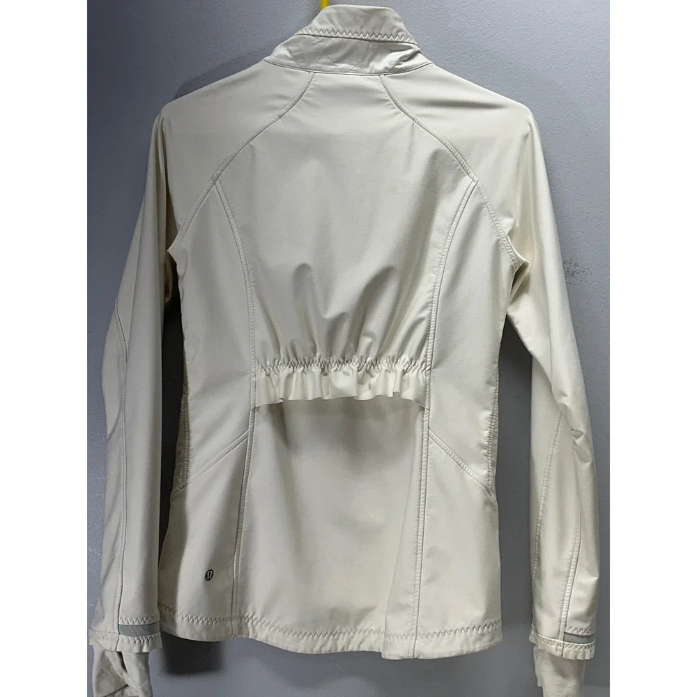 Lululemon White Ruffle Back Run Jacket Full Zip Slim Fit Size 6 Reflective Trim